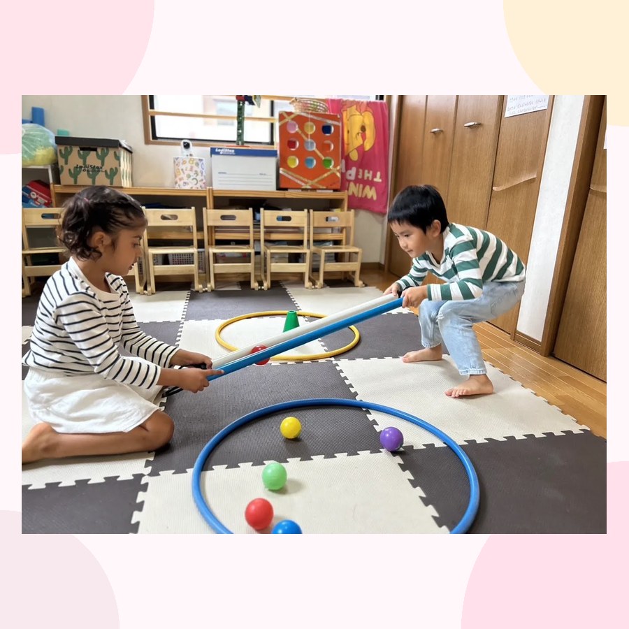 室内あそびをする子どもたち