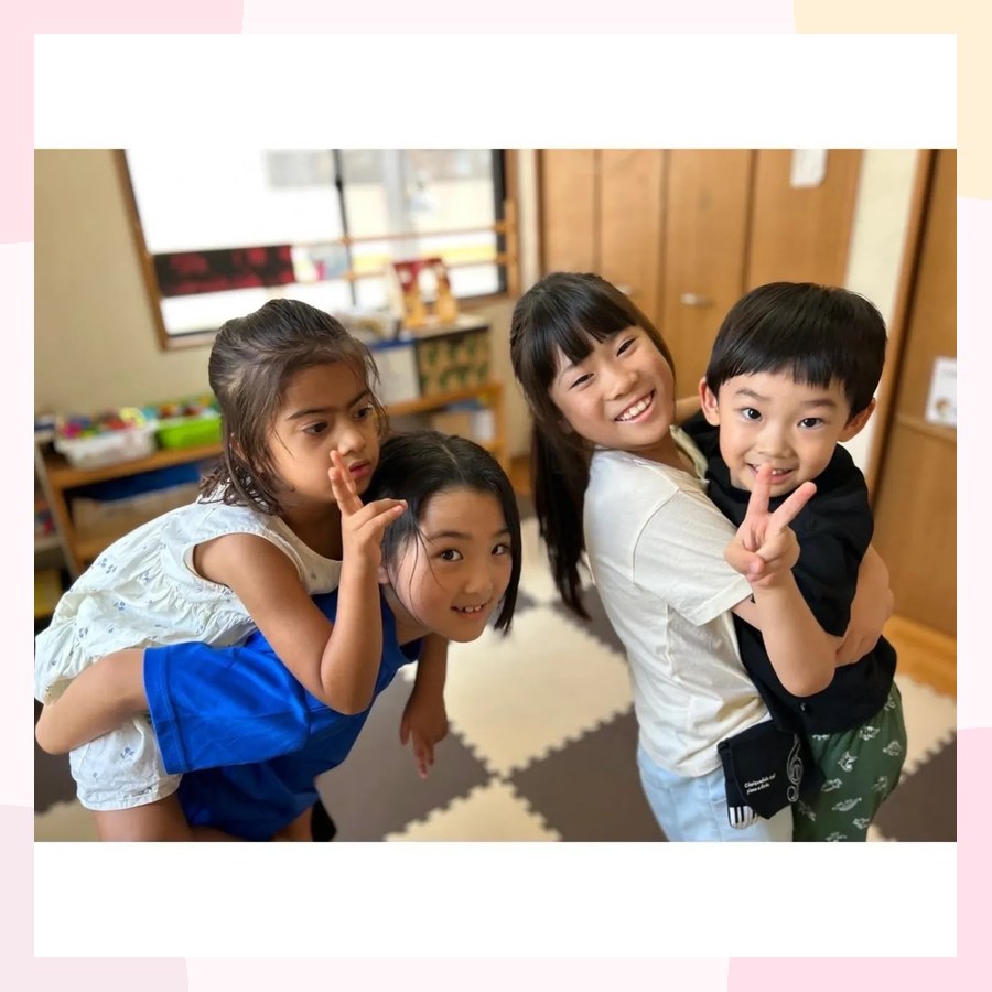 笑顔で集まる子どもたち